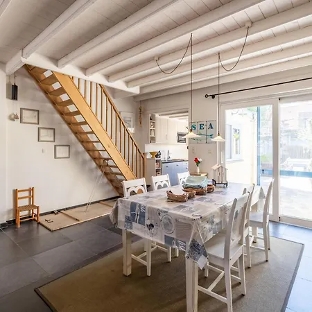 Tuzzetje بيت للعطل